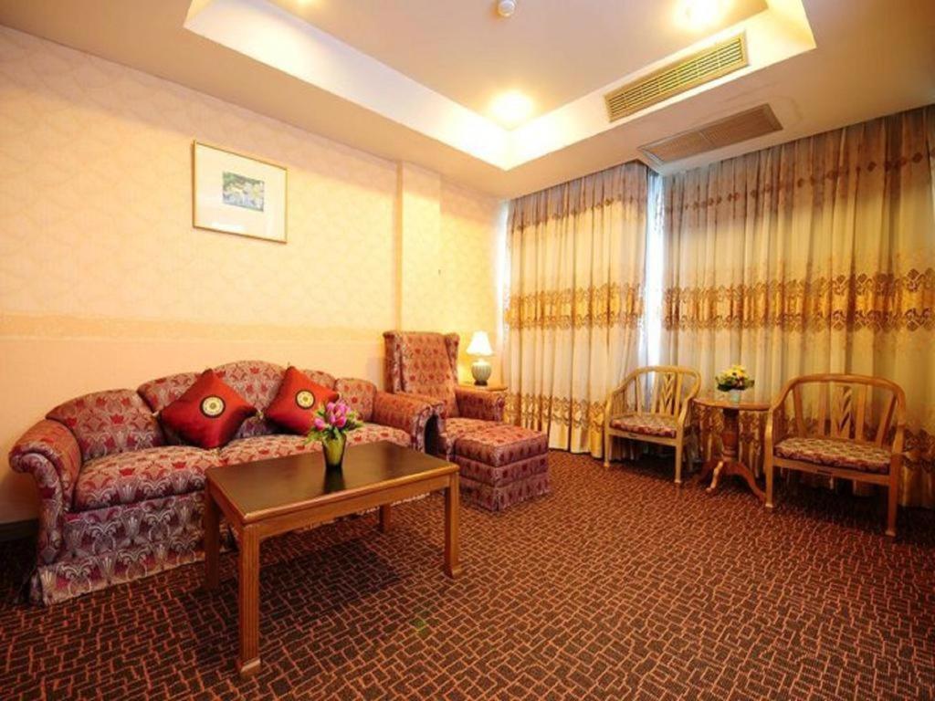 Chaleena Princess Khách sạn